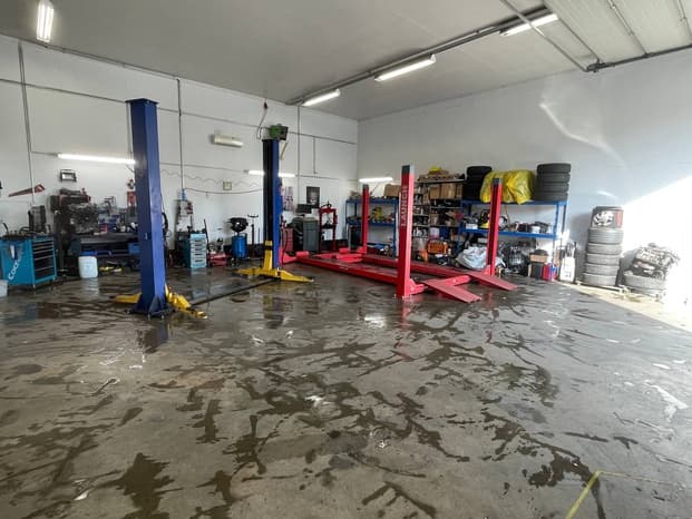 Bober Auto korjaamo - Nykyaikaiset autonosturit